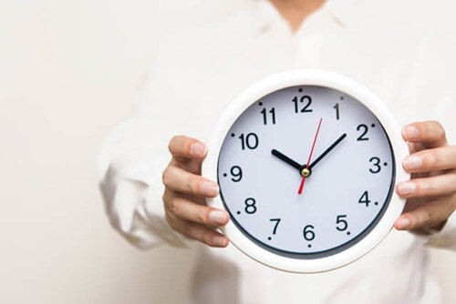期間単位で労働時間を計算する「変形労働時間制」の詳細とそのメリット・デメリット
